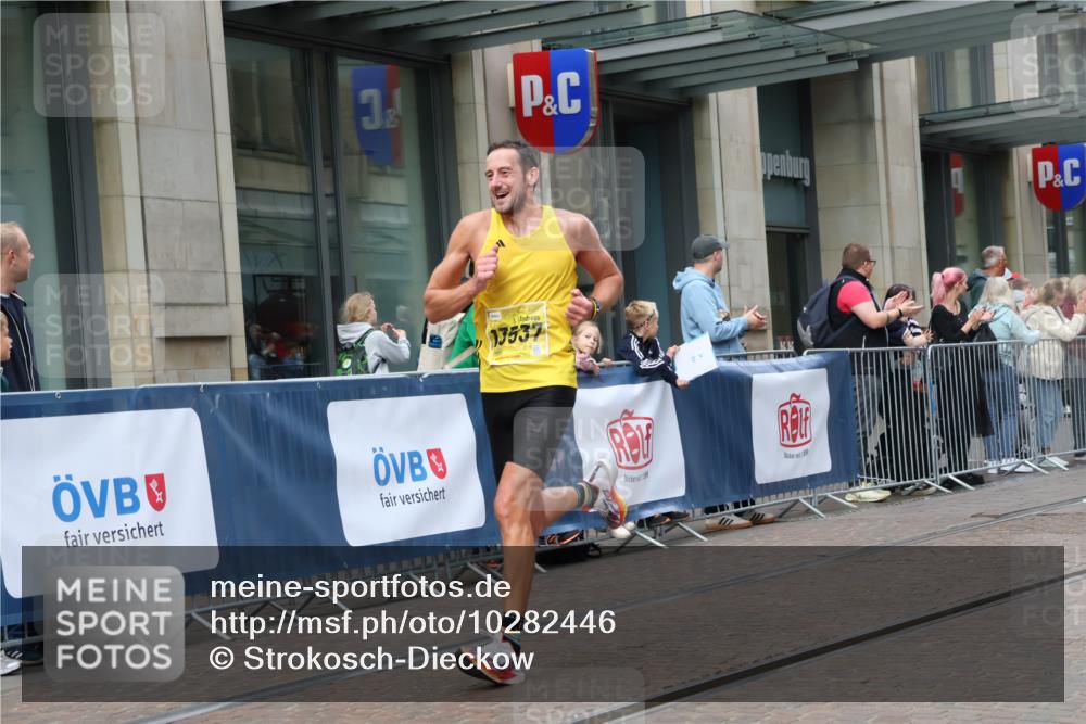 13.09.2026 - 21. swb-Marathon Bremen Strokosch-Dieckow http://msf.ph/oto/10282446 13.09.2026 10:30:51 Ziel 13571, 13572, 13602, 13630, 12458, 13537, 13554, 13603 meine-sportfotos.de
