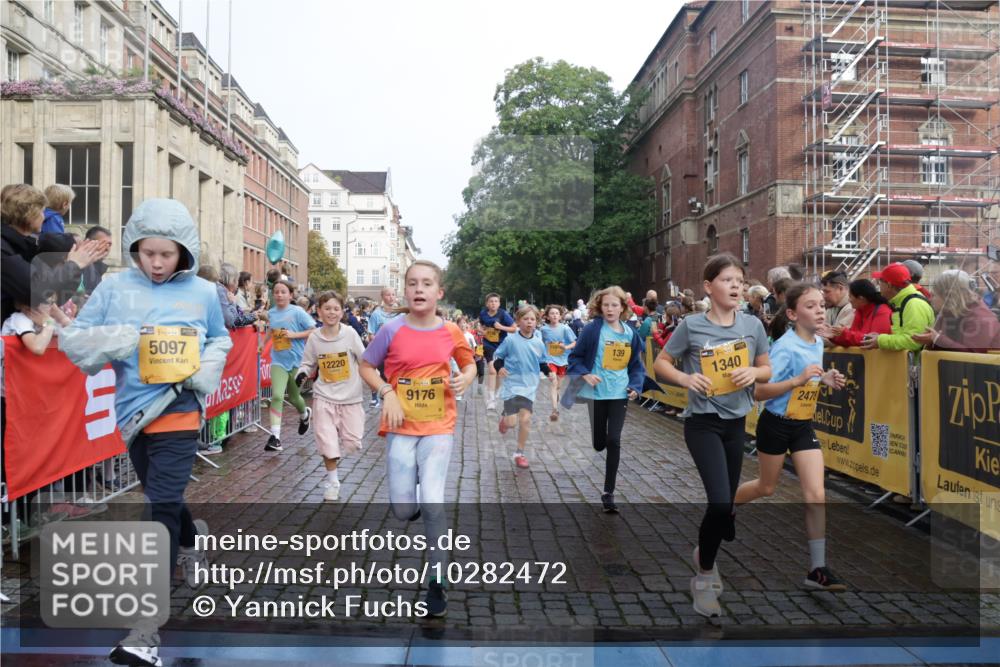 13.09.2026 - Kiel Lauf Yannick Fuchs http://msf.ph/oto/10282472 13.09.2026 08:56:25 Ziel 407, 470, 582, 758, 759, 1009, 1950, 2173, 2497, 2640, 2719, 3078, 3750, 4023, 4165, 4537, 4602, 5459, 5545, 5823, 6275, 6371, 6591, 7702, 7726, 7769, 7865, 7866, 8056, 8259, 8544, 8719, 8784, 8917, 9021, 9957, 10610, 11310, 11409, 11795, 74, 76, 234, 547, 669, 808, 1126, 1249, 1346, 1444, 1581, 2143, 2197, 2685, 2711, 3179, 3350, 3358, 3409, 3454, 4755, 5012, 5259, 5289, 5297, 5547, 5687, 5759, 5781, 6003, 6212, 6232, 7390, 9374 meine-sportfotos.de