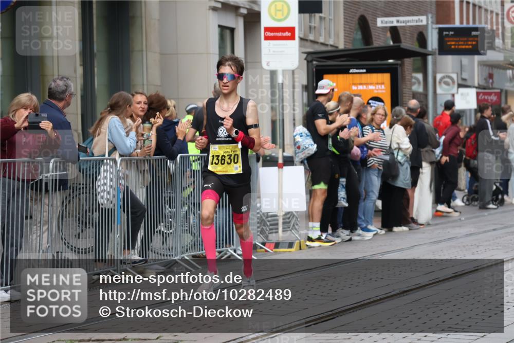 13.09.2026 - 21. swb-Marathon Bremen Strokosch-Dieckow http://msf.ph/oto/10282489 13.09.2026 10:30:57 Ziel 13571, 13572, 13602, 12458, 13537, 13554, 13630 meine-sportfotos.de