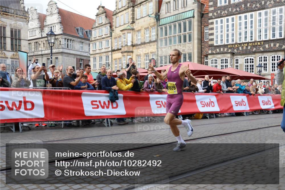 13.09.2026 - 21. swb-Marathon Bremen Strokosch-Dieckow http://msf.ph/oto/10282492 13.09.2026 10:26:47 Ziel 13525, 13502 meine-sportfotos.de