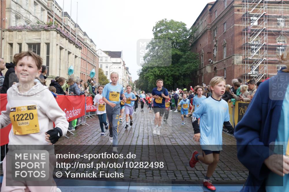 13.09.2026 - Kiel Lauf Yannick Fuchs http://msf.ph/oto/10282498 13.09.2026 08:56:26 Ziel 407, 470, 582, 758, 759, 1009, 1950, 2173, 2497, 2640, 2719, 3078, 3750, 4023, 4165, 4537, 4602, 5315, 5459, 5545, 5823, 6275, 6371, 6591, 7702, 7726, 7769, 7865, 7866, 8056, 8259, 8544, 8719, 8784, 8917, 9021, 9957, 10610, 11310, 11409, 11795, 12032, 74, 76, 234, 547, 669, 808, 1126, 1346, 1444, 1581, 2143, 2197, 2685, 2711, 3179, 3350, 3358, 3409, 3454, 4755, 5012, 5259, 5289, 5297, 5547, 5687, 5759, 5781, 6003, 6212, 6232, 7390, 9374 meine-sportfotos.de