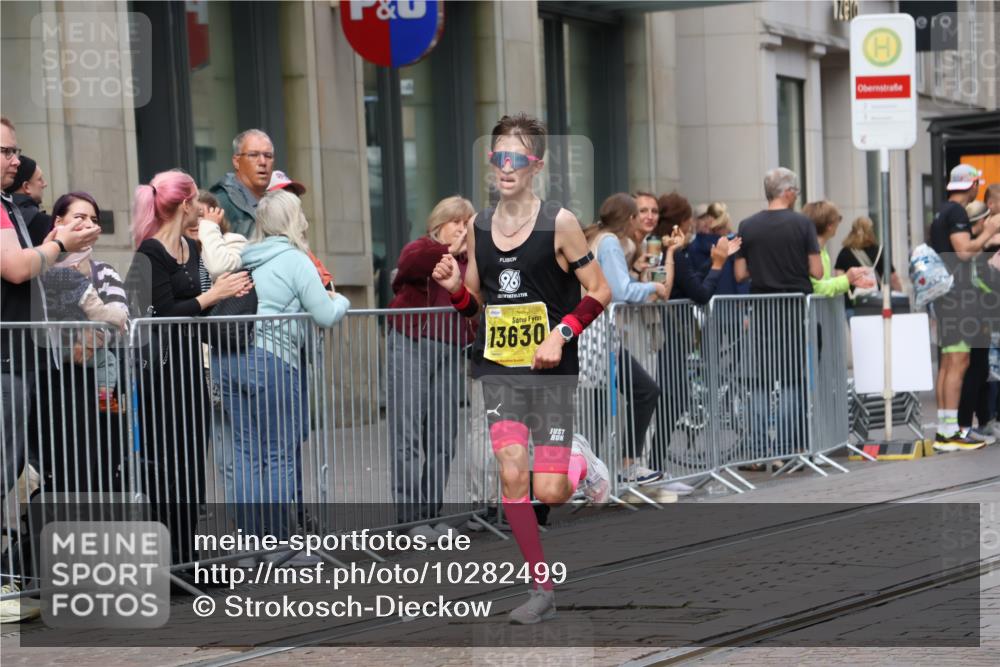 13.09.2026 - 21. swb-Marathon Bremen Strokosch-Dieckow http://msf.ph/oto/10282499 13.09.2026 10:30:57 Ziel 13571, 13572, 13602, 12458, 13537, 13554, 13630 meine-sportfotos.de