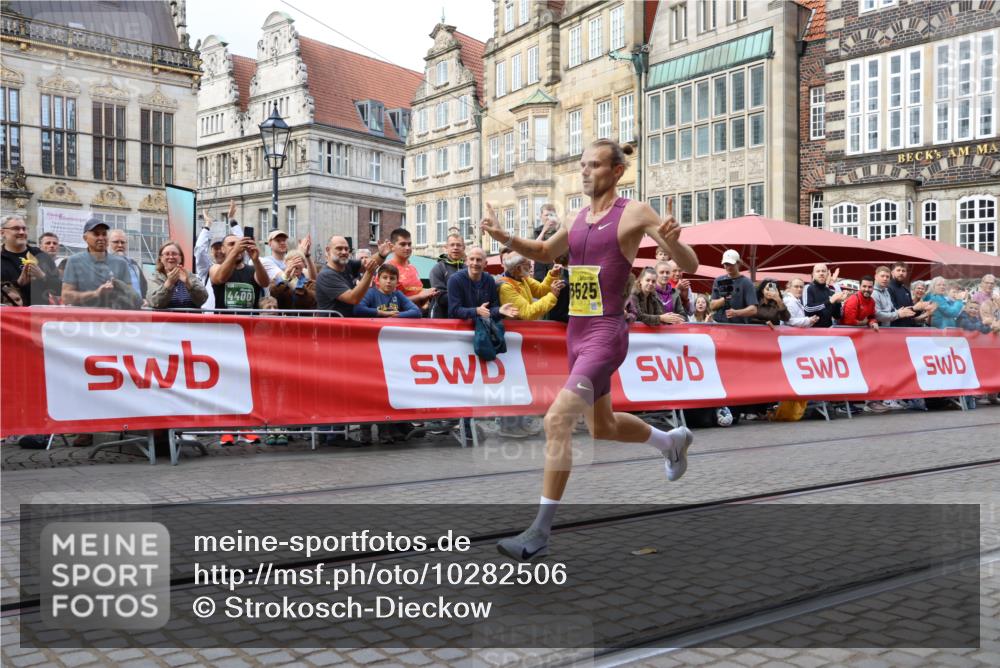 13.09.2026 - 21. swb-Marathon Bremen Strokosch-Dieckow http://msf.ph/oto/10282506 13.09.2026 10:26:47 Ziel 13525, 13502 meine-sportfotos.de