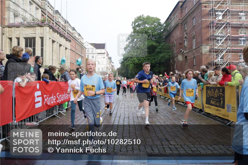 13.09.2026 - Kiel Lauf Yannick Fuchs http://msf.ph/oto/10282510 13.09.2026 08:56:27 Ziel 407, 470, 582, 758, 759, 1009, 1137, 1950, 2173, 2497, 2640, 2719, 3078, 3750, 4023, 4127, 4165, 4537, 4602, 4617, 5315, 5459, 5545, 5823, 6275, 6371, 6591, 7702, 7726, 7769, 7865, 7866, 8056, 8259, 8544, 8719, 8784, 8917, 9021, 9626, 9957, 10610, 10939, 11310, 11795, 12032, 74, 76, 234, 547, 669, 808, 1126, 1346, 1444, 1581, 2143, 2197, 2497, 2640, 2685, 2711, 3179, 3350, 3358, 3409, 3454, 4165, 4755, 5012, 5259, 5289, 5547, 5687, 5759, 5781, 6003, 6212, 6232, 7390, 9374 meine-sportfotos.de