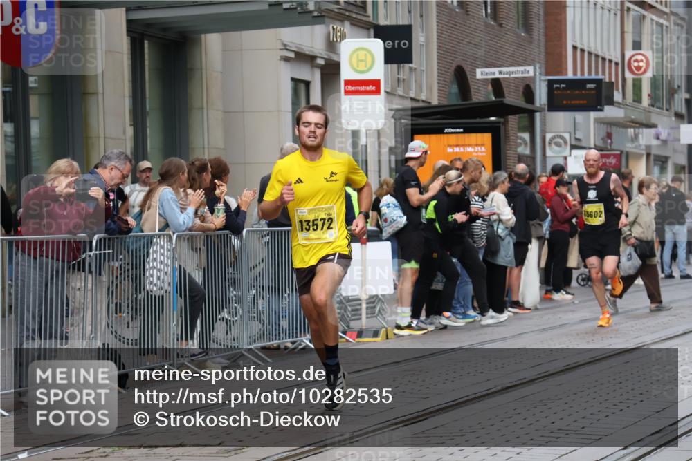 13.09.2026 - 21. swb-Marathon Bremen Strokosch-Dieckow http://msf.ph/oto/10282535 13.09.2026 10:31:02 Ziel 13571, 13602, 13537, 13554, 13572, 13630 meine-sportfotos.de