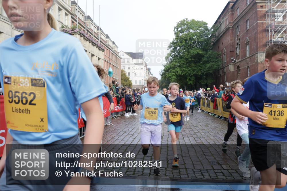 13.09.2026 - Kiel Lauf Yannick Fuchs http://msf.ph/oto/10282541 13.09.2026 08:56:28 Ziel 407, 470, 582, 758, 759, 1009, 1137, 1950, 2173, 2719, 3078, 3750, 4023, 4127, 4128, 4537, 4602, 4617, 5315, 5459, 5545, 5823, 6275, 6371, 7702, 7769, 7865, 7866, 8259, 8544, 8719, 8784, 9021, 9626, 9957, 10610, 10612, 10939, 11795, 12032, 74, 76, 234, 547, 669, 808, 1126, 1346, 1444, 1581, 2143, 2197, 2497, 2640, 2685, 2711, 3179, 3350, 3358, 3409, 3454, 4165, 4755, 5012, 5259, 5289, 5547, 5687, 5759, 5781, 6003, 6212, 6232, 7390, 9374, 5781 meine-sportfotos.de