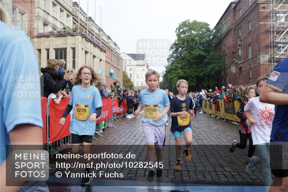 13.09.2026 - Kiel Lauf Yannick Fuchs http://msf.ph/oto/10282545 13.09.2026 08:56:28 Ziel 407, 470, 582, 758, 759, 1009, 1137, 1950, 2173, 2719, 3078, 3750, 4023, 4127, 4128, 4537, 4602, 4617, 5315, 5459, 5545, 5823, 6275, 6371, 7702, 7769, 7865, 7866, 8259, 8544, 8719, 8784, 9021, 9626, 9957, 10610, 10612, 10939, 11795, 12032, 74, 76, 234, 547, 669, 808, 1126, 1346, 1444, 1581, 2143, 2197, 2497, 2640, 2685, 2711, 3179, 3350, 3358, 3409, 3454, 4165, 4755, 5012, 5259, 5289, 5547, 5687, 5759, 5781, 6003, 6212, 6232, 7390, 9374, 5781 meine-sportfotos.de