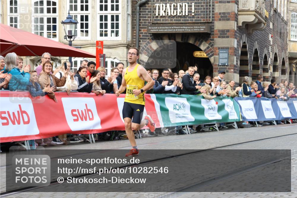 13.09.2026 - 21. swb-Marathon Bremen Strokosch-Dieckow http://msf.ph/oto/10282546 13.09.2026 10:27:04 Ziel 13502, 13525 meine-sportfotos.de