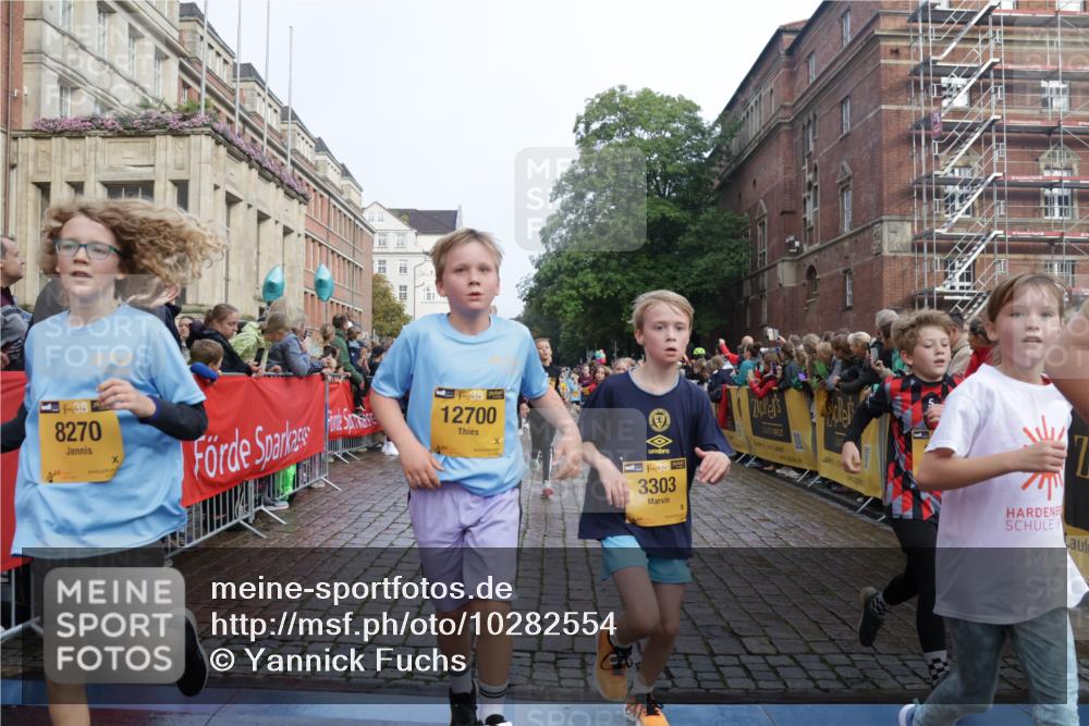 13.09.2026 - Kiel Lauf Yannick Fuchs http://msf.ph/oto/10282554 13.09.2026 08:56:28 Ziel 407, 470, 582, 758, 759, 1009, 1137, 1950, 2173, 2719, 3078, 3750, 4023, 4127, 4128, 4537, 4602, 4617, 5315, 5459, 5545, 5823, 6275, 6371, 7702, 7769, 7865, 7866, 8259, 8544, 8719, 8784, 9021, 9626, 9957, 10610, 10612, 10939, 11795, 12032, 74, 76, 234, 547, 669, 808, 1126, 1346, 1444, 1581, 2143, 2197, 2497, 2640, 2685, 2711, 3179, 3350, 3358, 3409, 3454, 4165, 4755, 5012, 5259, 5289, 5547, 5687, 5759, 5781, 6003, 6212, 6232, 7390, 9374, 5781 meine-sportfotos.de