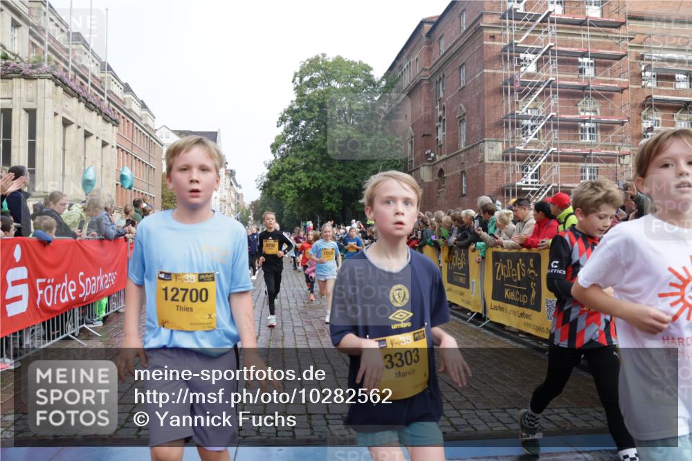 13.09.2026 - Kiel Lauf Yannick Fuchs http://msf.ph/oto/10282562 13.09.2026 08:56:29 Ziel 26, 407, 470, 582, 758, 759, 1009, 1137, 1950, 2173, 2719, 3078, 3750, 3930, 4023, 4127, 4128, 4537, 4602, 4617, 5315, 5459, 5545, 6371, 7702, 7865, 7866, 8719, 8784, 9021, 9626, 9957, 10610, 10612, 10939, 11795, 12032, 74, 76, 234, 547, 669, 808, 1126, 1346, 1444, 1581, 2143, 2197, 2497, 2640, 2685, 2711, 3179, 3350, 3358, 3409, 3454, 4165, 5012, 5259, 5547, 5687, 5759, 5781, 6003, 6212, 6232, 7390, 9374, 653, 5781 meine-sportfotos.de
