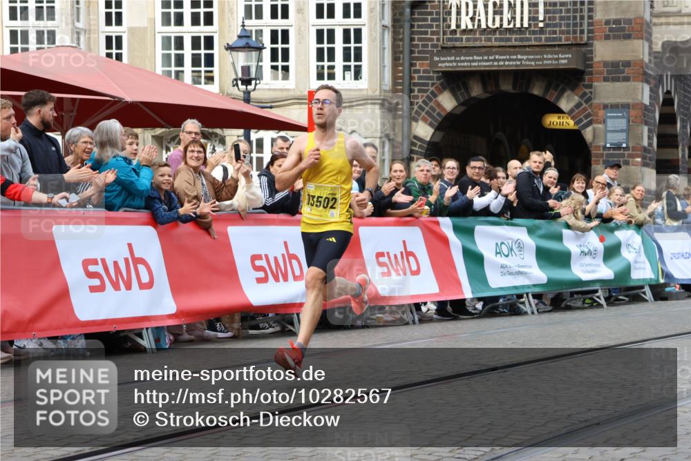 13.09.2026 - 21. swb-Marathon Bremen Strokosch-Dieckow http://msf.ph/oto/10282567 13.09.2026 10:27:04 Ziel 13502, 13525 meine-sportfotos.de