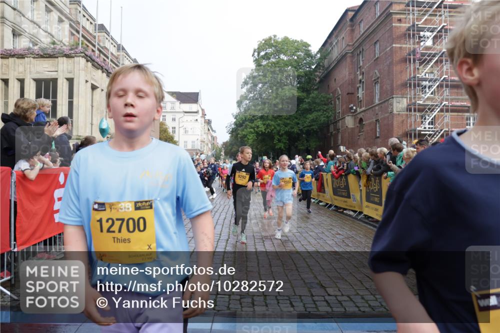 13.09.2026 - Kiel Lauf Yannick Fuchs http://msf.ph/oto/10282572 13.09.2026 08:56:29 Ziel 26, 407, 470, 582, 758, 759, 1009, 1137, 1950, 2173, 2719, 3078, 3750, 3930, 4023, 4127, 4128, 4537, 4602, 4617, 5315, 5459, 5545, 6371, 7702, 7865, 7866, 8719, 8784, 9021, 9626, 9957, 10610, 10612, 10939, 11795, 12032, 74, 76, 234, 547, 669, 808, 1126, 1346, 1444, 1581, 2143, 2197, 2497, 2640, 2685, 2711, 3179, 3350, 3358, 3409, 3454, 4165, 5012, 5259, 5547, 5687, 5759, 5781, 6003, 6212, 6232, 7390, 9374, 653, 5781 meine-sportfotos.de