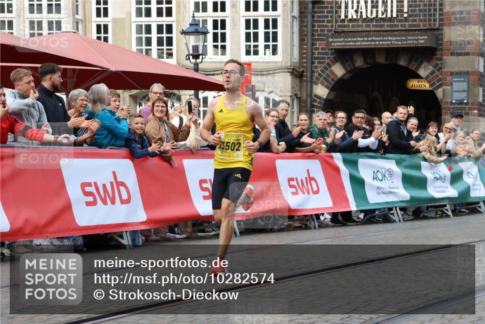 13.09.2026 - 21. swb-Marathon Bremen Strokosch-Dieckow http://msf.ph/oto/10282574 13.09.2026 10:27:04 Ziel 13502, 13525 meine-sportfotos.de