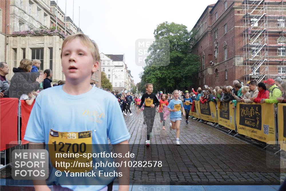 13.09.2026 - Kiel Lauf Yannick Fuchs http://msf.ph/oto/10282578 13.09.2026 08:56:29 Ziel 26, 407, 470, 582, 758, 759, 1009, 1137, 1950, 2173, 2719, 3078, 3750, 3930, 4023, 4127, 4128, 4537, 4602, 4617, 5315, 5459, 5545, 6371, 7702, 7865, 7866, 8719, 8784, 9021, 9626, 9957, 10610, 10612, 10939, 11795, 12032, 74, 76, 234, 547, 669, 808, 1126, 1346, 1444, 1581, 2143, 2197, 2497, 2640, 2685, 2711, 3179, 3350, 3358, 3409, 3454, 4165, 5012, 5259, 5547, 5687, 5759, 5781, 6003, 6212, 6232, 7390, 9374, 653, 5781 meine-sportfotos.de