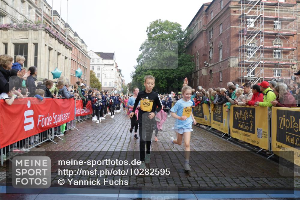 13.09.2026 - Kiel Lauf Yannick Fuchs http://msf.ph/oto/10282595 13.09.2026 08:56:30 Ziel 26, 407, 470, 582, 758, 759, 1009, 1137, 1950, 2173, 2719, 3078, 3750, 3930, 4023, 4127, 4128, 4537, 4602, 4617, 5315, 5459, 5545, 6371, 7865, 7866, 8160, 8719, 8784, 9021, 9626, 9957, 10610, 10612, 10939, 11795, 12032, 74, 76, 234, 547, 669, 808, 1126, 1346, 1444, 1581, 2143, 2197, 2497, 2640, 2685, 2711, 3179, 3350, 3409, 3454, 3750, 4023, 4165, 5012, 5259, 5687, 5759, 5781, 6003, 6212, 6232, 7390, 9374, 653, 5781 meine-sportfotos.de