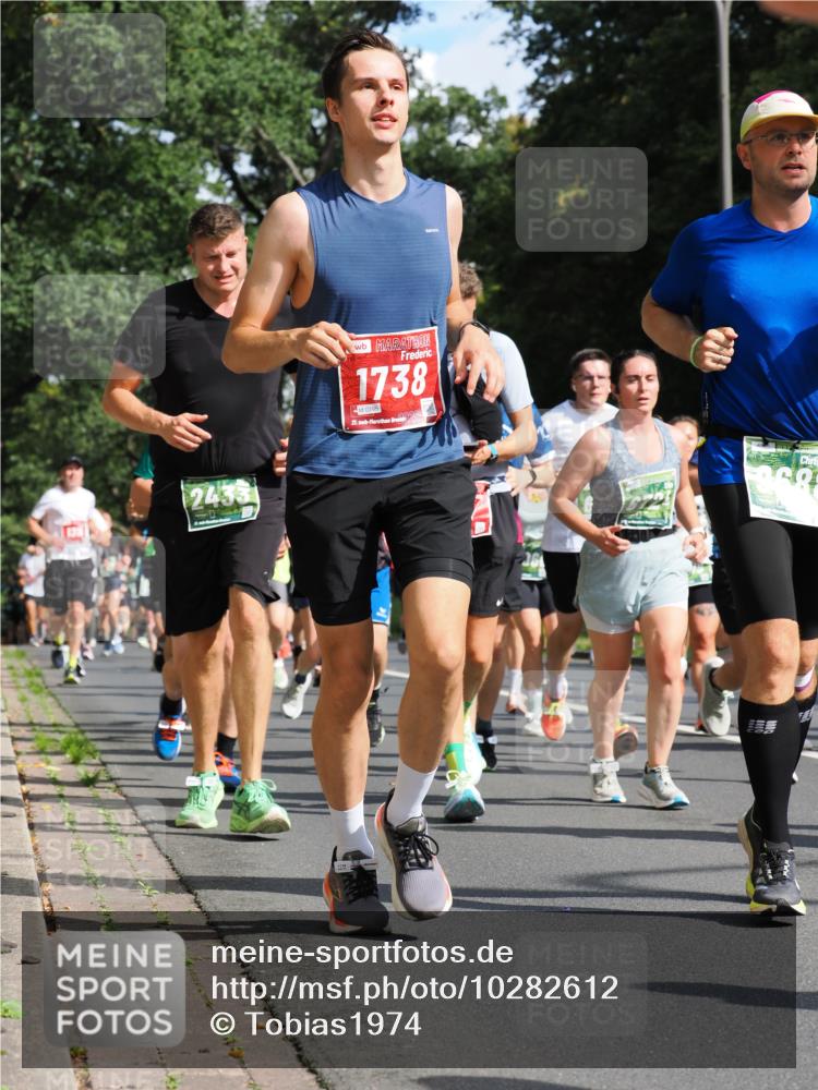 13.09.2026 - 21. swb-Marathon Bremen TobiasT http://msf.ph/oto/10282612 13.09.2026 12:02:21 Laufen 2433, 1738, 0295, 21, 125 meine-sportfotos.de