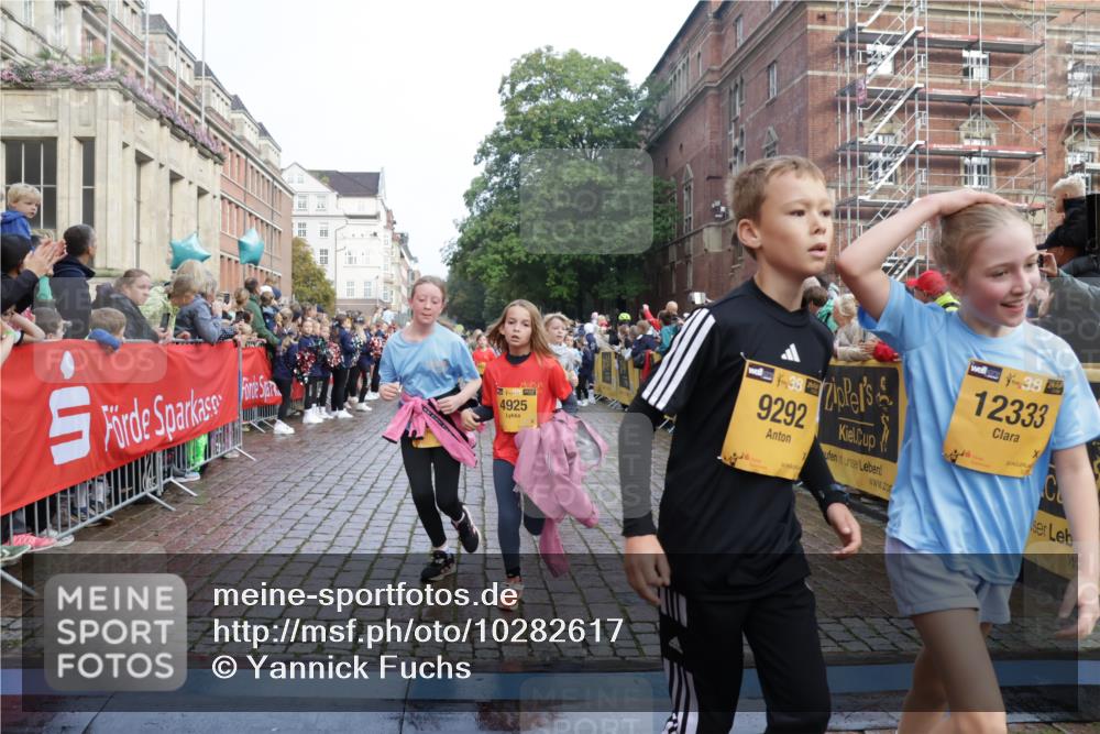 13.09.2026 - Kiel Lauf Yannick Fuchs http://msf.ph/oto/10282617 13.09.2026 08:56:31 Ziel 26, 407, 470, 582, 758, 759, 1009, 1137, 1950, 2173, 2719, 3078, 3930, 4127, 4128, 4537, 4602, 4617, 5315, 5459, 6371, 6449, 7865, 7866, 8160, 8719, 8784, 9021, 9626, 9957, 10610, 10612, 10939, 11795, 12032, 74, 76, 234, 547, 669, 808, 1126, 1346, 1444, 1581, 2143, 2197, 2497, 2640, 2685, 2711, 3179, 3350, 3409, 3454, 3750, 4023, 4165, 5012, 5259, 5687, 5759, 5781, 6003, 6212, 6232, 7390, 9374, 653, 1222, 5781 meine-sportfotos.de
