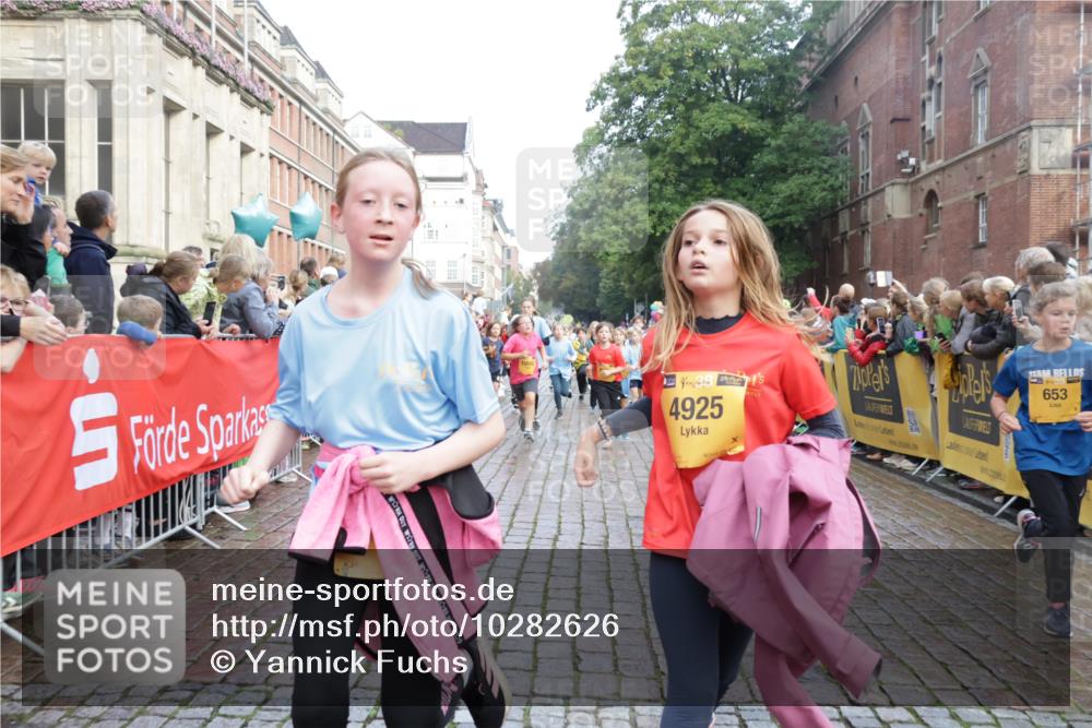 13.09.2026 - Kiel Lauf Yannick Fuchs http://msf.ph/oto/10282626 13.09.2026 08:56:31 Ziel 26, 407, 470, 582, 758, 759, 1009, 1137, 1950, 2173, 2719, 3078, 3930, 4127, 4128, 4537, 4602, 4617, 5315, 5459, 6371, 6449, 7865, 7866, 8160, 8719, 8784, 9021, 9626, 9957, 10610, 10612, 10939, 11795, 12032, 74, 76, 234, 547, 669, 808, 1126, 1346, 1444, 1581, 2143, 2197, 2497, 2640, 2685, 2711, 3179, 3350, 3409, 3454, 3750, 4023, 4165, 5012, 5259, 5687, 5759, 5781, 6003, 6212, 6232, 7390, 9374, 653, 1222, 5781 meine-sportfotos.de
