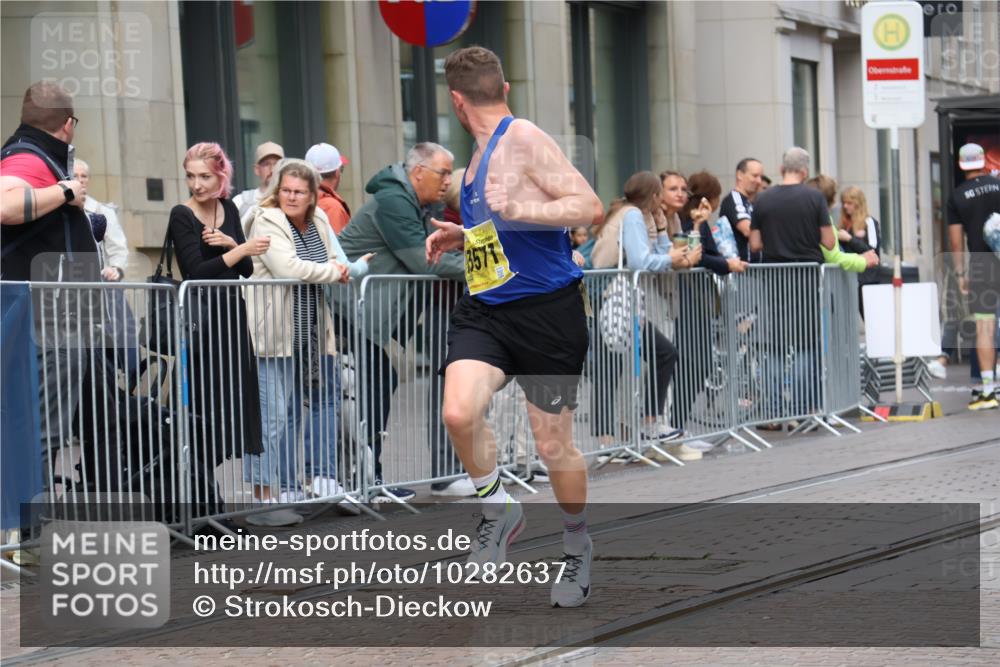 13.09.2026 - 21. swb-Marathon Bremen Strokosch-Dieckow http://msf.ph/oto/10282637 13.09.2026 10:31:16 Ziel 13504, 13643, 13571, 13572, 13602, 13630 meine-sportfotos.de