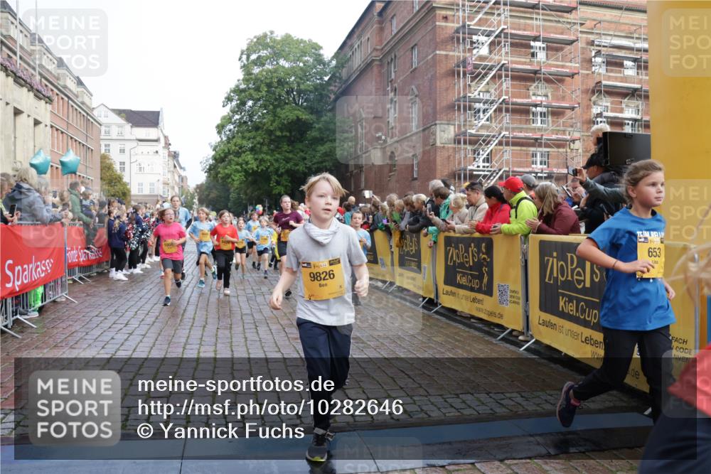 13.09.2026 - Kiel Lauf Yannick Fuchs http://msf.ph/oto/10282646 13.09.2026 08:56:32 Ziel 26, 407, 470, 582, 758, 759, 1009, 1137, 1950, 2173, 2719, 3078, 3930, 4127, 4128, 4537, 4602, 4617, 5315, 5459, 6371, 6449, 7865, 7866, 8160, 8719, 8784, 9021, 9626, 9957, 10091, 10610, 10612, 10939, 11795, 12032, 74, 76, 234, 407, 547, 669, 759, 808, 1126, 1346, 1444, 1581, 2143, 2197, 2497, 2640, 2685, 2711, 3179, 3350, 3409, 3454, 3750, 4023, 4165, 5012, 5259, 5687, 5759, 6003, 6212, 6232, 7390, 9374, 482, 653, 1222, 2479, 2543, 5781 meine-sportfotos.de