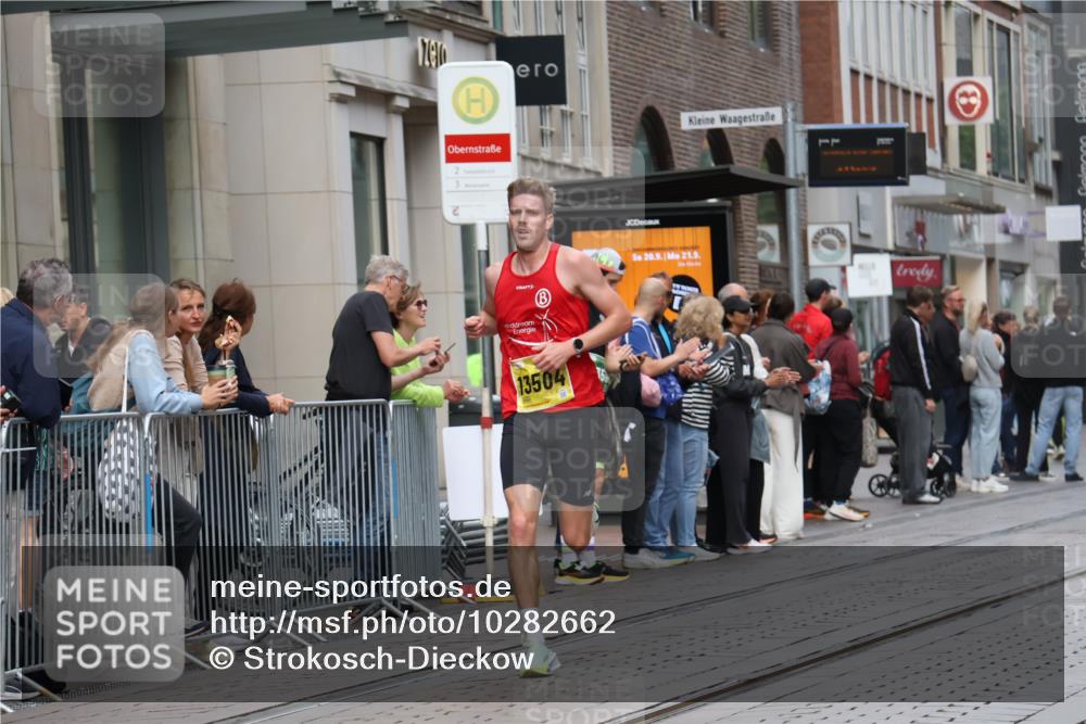13.09.2026 - 21. swb-Marathon Bremen Strokosch-Dieckow http://msf.ph/oto/10282662 13.09.2026 10:31:29 Ziel 12457, 13533, 13536, 13573, 13618, 13643, 13504, 13571 meine-sportfotos.de