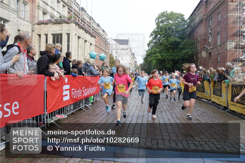 13.09.2026 - Kiel Lauf Yannick Fuchs http://msf.ph/oto/10282669 13.09.2026 08:56:34 Ziel 26, 582, 758, 1137, 1285, 1950, 2719, 3078, 3520, 3930, 4127, 4128, 4188, 4537, 4617, 5315, 6449, 7865, 7866, 8160, 8719, 8785, 9021, 9626, 10091, 10612, 10939, 11795, 12032, 74, 76, 234, 407, 470, 669, 759, 808, 1009, 1126, 1346, 1444, 1581, 2143, 2173, 2197, 2497, 2640, 2685, 2719, 3179, 3350, 3409, 3454, 3750, 4023, 4165, 5012, 5259, 5687, 5759, 6003, 6212, 6232, 7390, 9374, 482, 653, 1222, 2479, 2543, 5781 meine-sportfotos.de