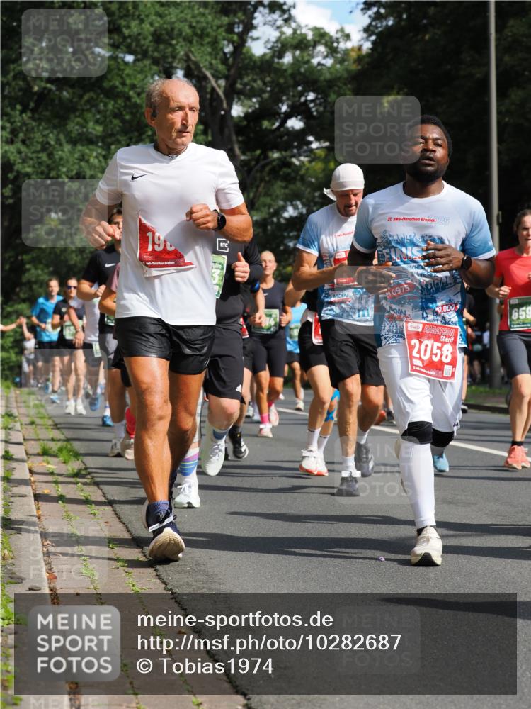 13.09.2026 - 21. swb-Marathon Bremen TobiasT http://msf.ph/oto/10282687 13.09.2026 12:02:36 Laufen 196, 26, 21, 26, 1, 0975, 0, 000, 2058, 659 meine-sportfotos.de