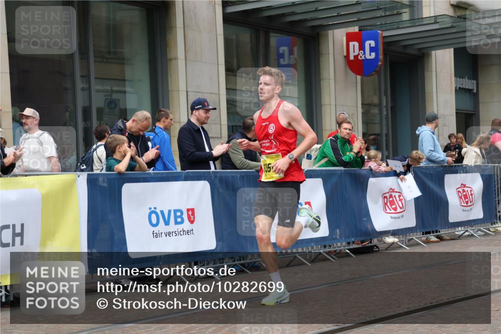 13.09.2026 - 21. swb-Marathon Bremen Strokosch-Dieckow http://msf.ph/oto/10282699 13.09.2026 10:31:32 Ziel 12457, 13533, 13536, 13573, 13618, 13643, 13504, 13571 meine-sportfotos.de