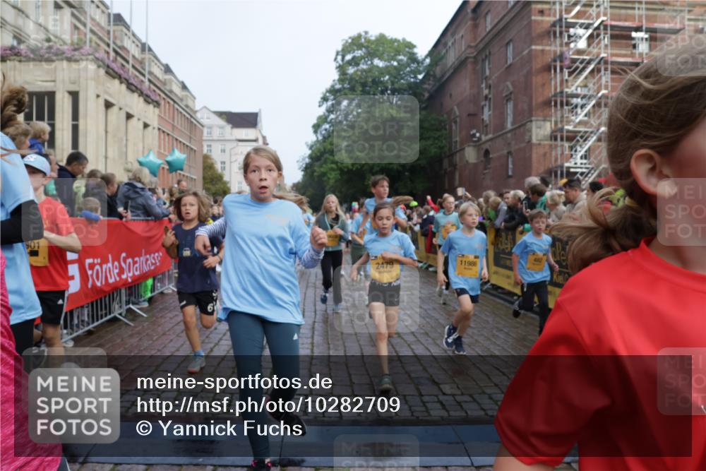 13.09.2026 - Kiel Lauf Yannick Fuchs http://msf.ph/oto/10282709 13.09.2026 08:56:35 Ziel 26, 582, 758, 899, 1137, 1285, 1950, 3078, 3520, 3930, 4127, 4128, 4188, 4228, 4537, 4617, 5315, 6449, 7865, 7866, 8160, 8719, 8785, 9021, 9626, 10091, 10612, 10939, 11795, 12032, 74, 76, 234, 407, 470, 669, 759, 808, 1009, 1126, 1346, 1444, 1581, 2143, 2173, 2197, 2497, 2640, 2685, 2719, 3179, 3350, 3454, 3750, 4023, 4165, 5012, 5259, 5687, 5759, 6003, 6212, 6232, 7390, 9374, 81, 482, 653, 1222, 2479, 2543, 74, 5781 meine-sportfotos.de