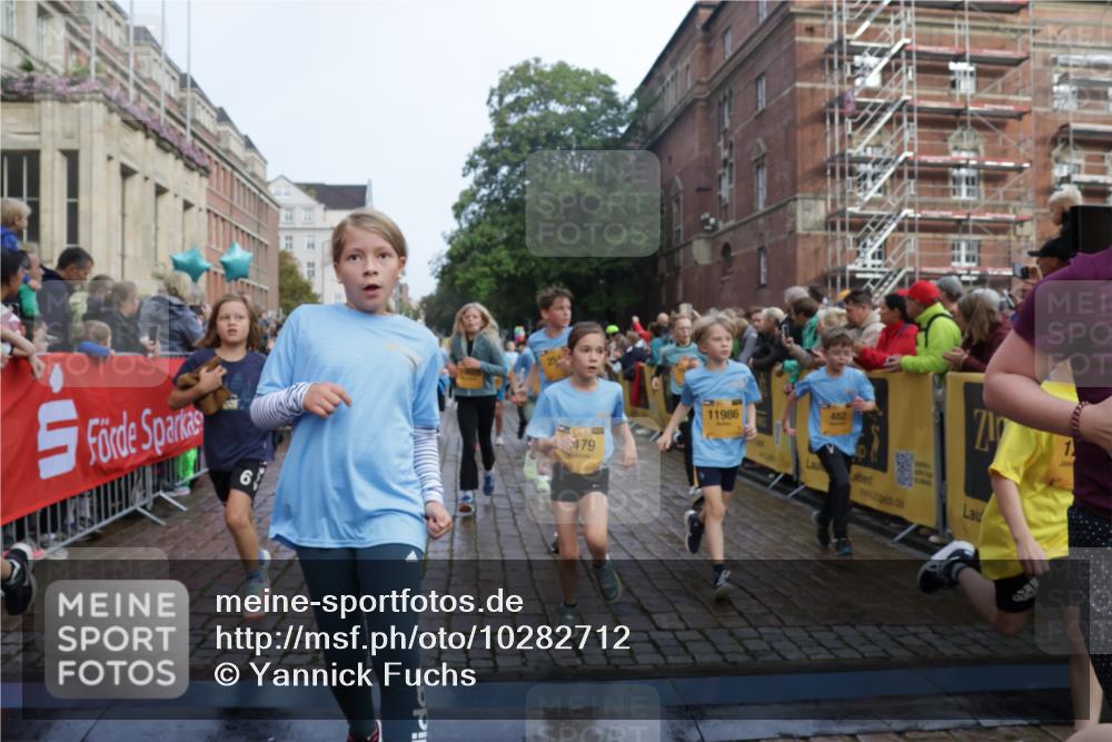 13.09.2026 - Kiel Lauf Yannick Fuchs http://msf.ph/oto/10282712 13.09.2026 08:56:35 Ziel 26, 582, 758, 899, 1137, 1285, 1950, 3078, 3520, 3930, 4127, 4128, 4188, 4228, 4537, 4617, 5315, 6449, 7865, 7866, 8160, 8719, 8785, 9021, 9626, 10091, 10612, 10939, 11795, 12032, 74, 76, 234, 407, 470, 669, 759, 808, 1009, 1126, 1346, 1444, 1581, 2143, 2173, 2197, 2497, 2640, 2685, 2719, 3179, 3350, 3454, 3750, 4023, 4165, 5012, 5259, 5687, 5759, 6003, 6212, 6232, 7390, 9374, 81, 482, 653, 1222, 2479, 2543, 74, 5781 meine-sportfotos.de