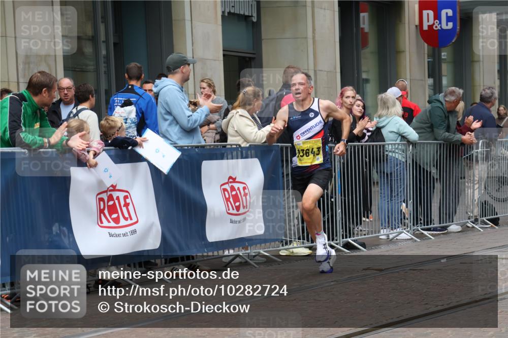 13.09.2026 - 21. swb-Marathon Bremen Strokosch-Dieckow http://msf.ph/oto/10282724 13.09.2026 10:31:42 Ziel 12457, 13533, 13536, 13543, 13573, 13582, 13618, 13632, 13504, 13643 meine-sportfotos.de