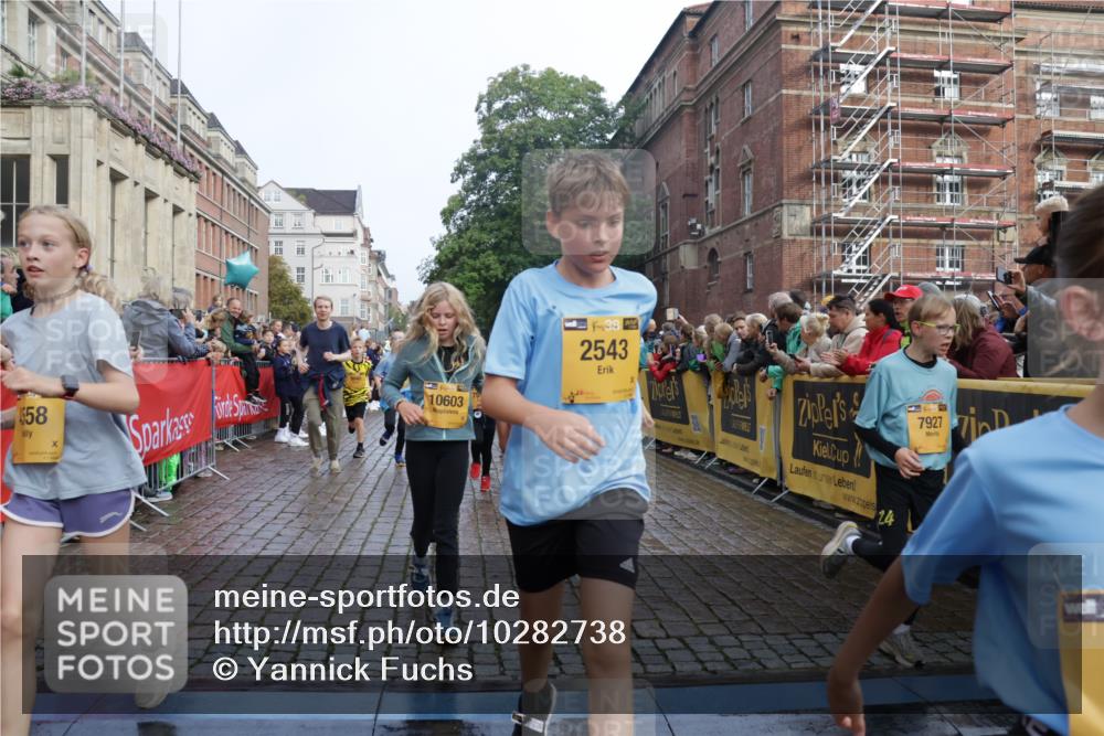 13.09.2026 - Kiel Lauf Yannick Fuchs http://msf.ph/oto/10282738 13.09.2026 08:56:37 Ziel 26, 139, 582, 758, 899, 1137, 1285, 1340, 1544, 1950, 3078, 3520, 3930, 4127, 4128, 4188, 4228, 4617, 5097, 5180, 5315, 6449, 7865, 7866, 8160, 8719, 8785, 9021, 9176, 9626, 10091, 10612, 10939, 11795, 12032, 12220, 74, 76, 234, 407, 470, 669, 758, 759, 808, 1009, 1126, 1346, 1444, 1581, 2143, 2173, 2197, 2497, 2640, 2685, 2719, 3179, 3350, 3454, 3750, 4023, 4165, 5012, 5259, 5687, 5759, 6003, 6212, 6232, 7390, 9374, 81, 482, 653, 1222, 2479, 2543, 3034, 74, 5781 meine-sportfotos.de