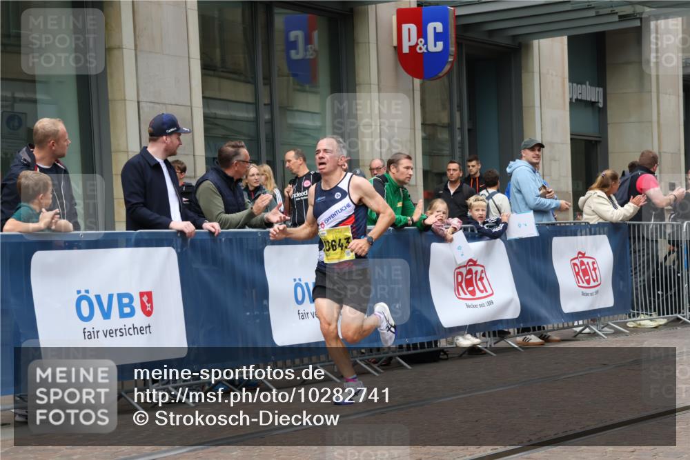 13.09.2026 - 21. swb-Marathon Bremen Strokosch-Dieckow http://msf.ph/oto/10282741 13.09.2026 10:31:43 Ziel 12457, 13533, 13536, 13543, 13573, 13582, 13618, 13632, 13504, 13643 meine-sportfotos.de