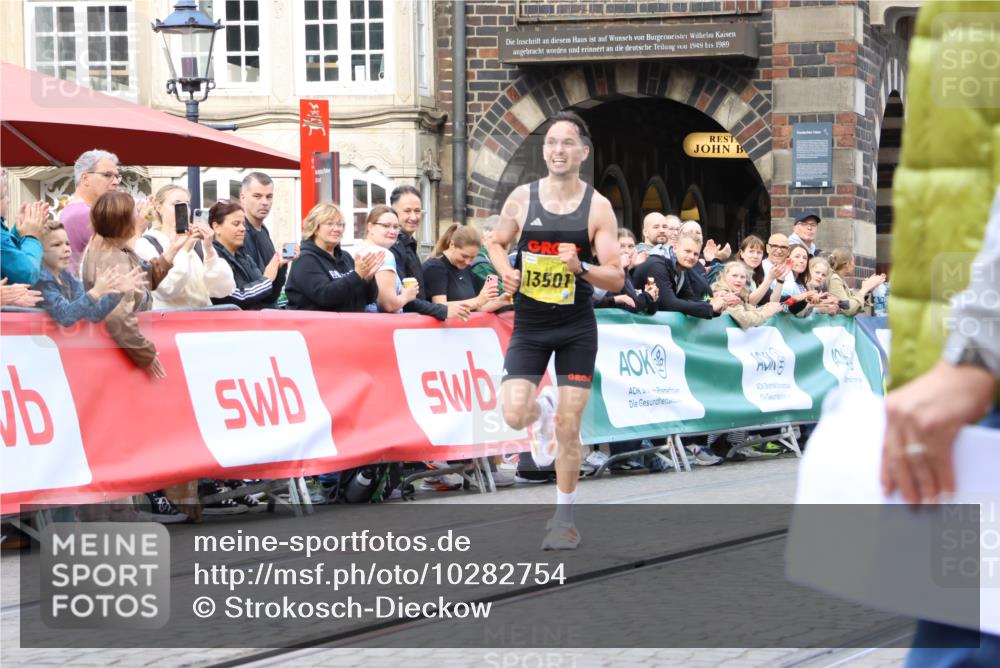 13.09.2026 - 21. swb-Marathon Bremen Strokosch-Dieckow http://msf.ph/oto/10282754 13.09.2026 10:28:24 Ziel 13501, 13515, 13547, 13567, 13635 meine-sportfotos.de