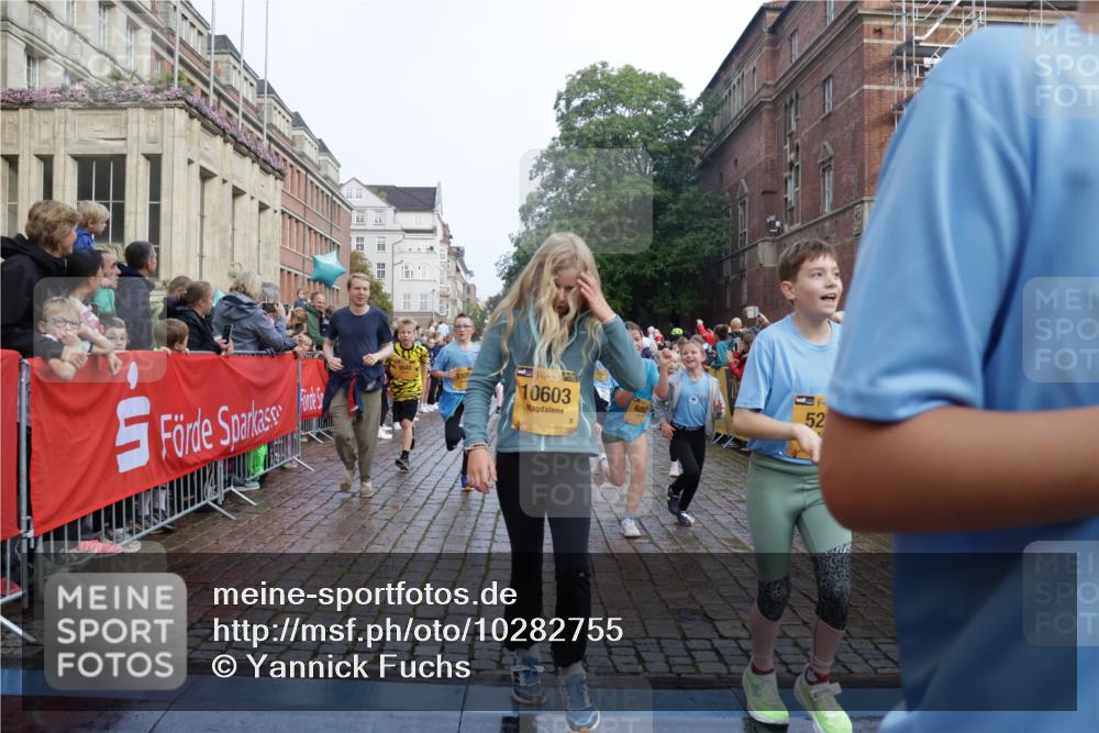 13.09.2026 - Kiel Lauf Yannick Fuchs http://msf.ph/oto/10282755 13.09.2026 08:56:37 Ziel 26, 139, 582, 758, 899, 1137, 1285, 1340, 1544, 1950, 3078, 3520, 3930, 4127, 4128, 4188, 4228, 4617, 5097, 5180, 5315, 6449, 7865, 7866, 8160, 8719, 8785, 9021, 9176, 9626, 10091, 10612, 10939, 11795, 12032, 12220, 74, 76, 234, 407, 470, 669, 758, 759, 808, 1009, 1126, 1346, 1444, 1581, 2143, 2173, 2197, 2497, 2640, 2685, 2719, 3179, 3350, 3454, 3750, 4023, 4165, 5012, 5259, 5687, 5759, 6003, 6212, 6232, 7390, 9374, 81, 482, 653, 1222, 2479, 2543, 3034, 74, 5781 meine-sportfotos.de