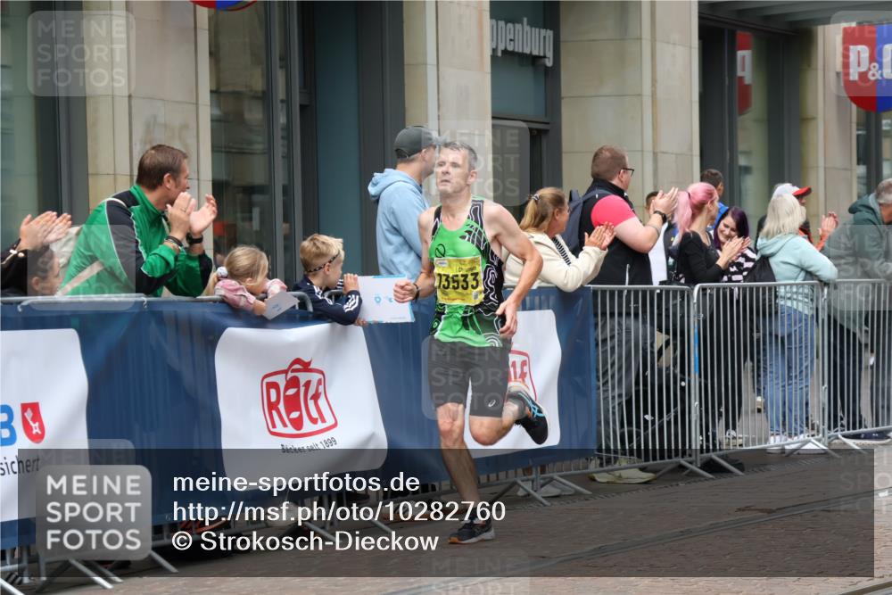 13.09.2026 - 21. swb-Marathon Bremen Strokosch-Dieckow http://msf.ph/oto/10282760 13.09.2026 10:31:50 Ziel 13543, 13582, 13632, 12457, 13504, 13533, 13536, 13573, 13618, 13643 meine-sportfotos.de