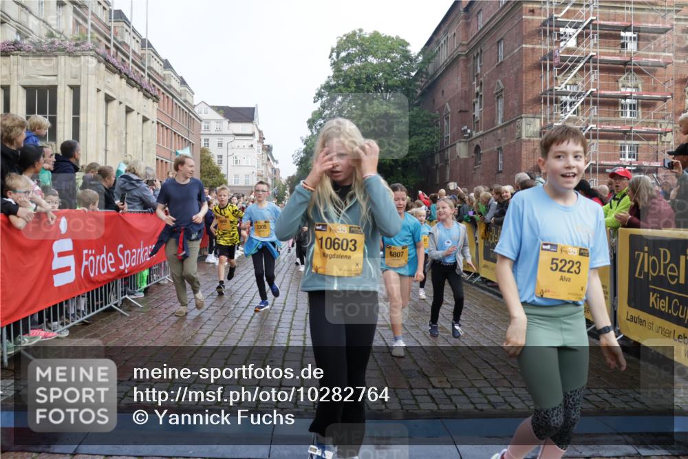 13.09.2026 - Kiel Lauf Yannick Fuchs http://msf.ph/oto/10282764 13.09.2026 08:56:37 Ziel 26, 139, 582, 758, 899, 1137, 1285, 1340, 1544, 1950, 3078, 3520, 3930, 4127, 4128, 4188, 4228, 4617, 5097, 5180, 5315, 6449, 7865, 7866, 8160, 8719, 8785, 9021, 9176, 9626, 10091, 10612, 10939, 11795, 12032, 12220, 74, 76, 234, 407, 470, 669, 758, 759, 808, 1009, 1126, 1346, 1444, 1581, 2143, 2173, 2197, 2497, 2640, 2685, 2719, 3179, 3350, 3454, 3750, 4023, 4165, 5012, 5259, 5687, 5759, 6003, 6212, 6232, 7390, 9374, 81, 482, 653, 1222, 2479, 2543, 3034, 74, 5781 meine-sportfotos.de