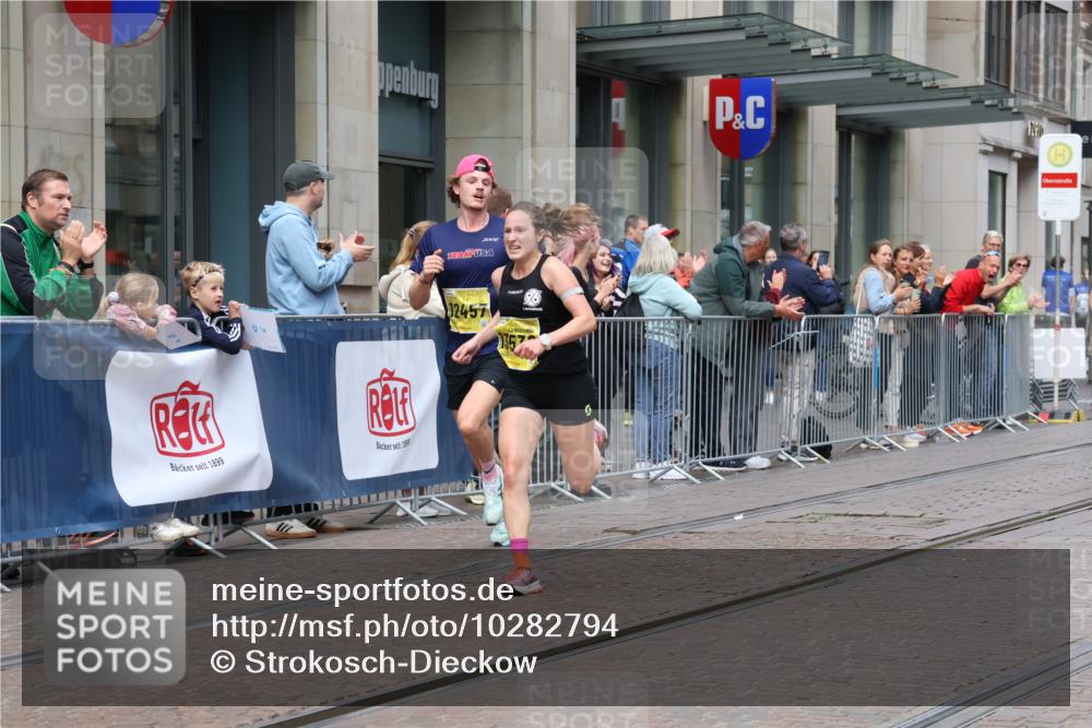 13.09.2026 - 21. swb-Marathon Bremen Strokosch-Dieckow http://msf.ph/oto/10282794 13.09.2026 10:31:53 Ziel 13543, 13564, 13582, 13632, 13639, 12457, 13504, 13533, 13536, 13573, 13618, 13643 meine-sportfotos.de
