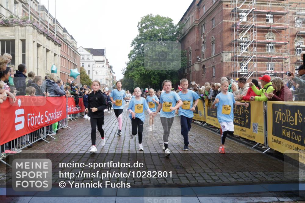 13.09.2026 - Kiel Lauf Yannick Fuchs http://msf.ph/oto/10282801 13.09.2026 08:56:40 Ziel 26, 139, 899, 1137, 1285, 1340, 1544, 1950, 2478, 3303, 3520, 3740, 3930, 4127, 4128, 4136, 4188, 4228, 4617, 5097, 5180, 5315, 5597, 6449, 8160, 8270, 8785, 9021, 9176, 9562, 9626, 10091, 10213, 10612, 10939, 11627, 11978, 12032, 12220, 12700, 407, 470, 582, 669, 758, 759, 1009, 1126, 1346, 1444, 1950, 2143, 2173, 2197, 2497, 2640, 2685, 2719, 3078, 3179, 3350, 3750, 4023, 4165, 5012, 5687, 5759, 6003, 6212, 6232, 7390, 9374, 81, 482, 653, 1222, 2479, 2543, 3034, 74, 6232 meine-sportfotos.de