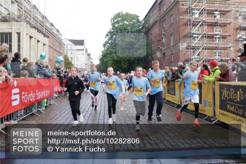 13.09.2026 - Kiel Lauf Yannick Fuchs http://msf.ph/oto/10282806 13.09.2026 08:56:40 Ziel 26, 139, 899, 1137, 1285, 1340, 1544, 1950, 2478, 3303, 3520, 3740, 3930, 4127, 4128, 4136, 4188, 4228, 4617, 5097, 5180, 5315, 5597, 6449, 8160, 8270, 8785, 9021, 9176, 9562, 9626, 10091, 10213, 10612, 10939, 11627, 11978, 12032, 12220, 12700, 407, 470, 582, 669, 758, 759, 1009, 1126, 1346, 1444, 1950, 2143, 2173, 2197, 2497, 2640, 2685, 2719, 3078, 3179, 3350, 3750, 4023, 4165, 5012, 5687, 5759, 6003, 6212, 6232, 7390, 9374, 81, 482, 653, 1222, 2479, 2543, 3034, 74, 6232 meine-sportfotos.de