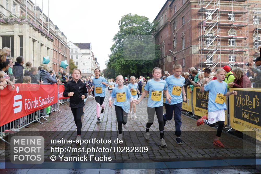 13.09.2026 - Kiel Lauf Yannick Fuchs http://msf.ph/oto/10282809 13.09.2026 08:56:40 Ziel 26, 139, 899, 1137, 1285, 1340, 1544, 1950, 2478, 3303, 3520, 3740, 3930, 4127, 4128, 4136, 4188, 4228, 4617, 5097, 5180, 5315, 5597, 6449, 8160, 8270, 8785, 9021, 9176, 9562, 9626, 10091, 10213, 10612, 10939, 11627, 11978, 12032, 12220, 12700, 407, 470, 582, 669, 758, 759, 1009, 1126, 1346, 1444, 1950, 2143, 2173, 2197, 2497, 2640, 2685, 2719, 3078, 3179, 3350, 3750, 4023, 4165, 5012, 5687, 5759, 6003, 6212, 6232, 7390, 9374, 81, 482, 653, 1222, 2479, 2543, 3034, 74, 6232 meine-sportfotos.de