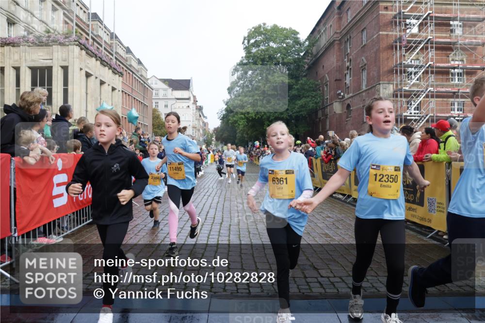 13.09.2026 - Kiel Lauf Yannick Fuchs http://msf.ph/oto/10282828 13.09.2026 08:56:41 Ziel 26, 139, 899, 1137, 1285, 1340, 1544, 2478, 3303, 3520, 3740, 3930, 4127, 4128, 4136, 4188, 4228, 4617, 5097, 5180, 5315, 5597, 6449, 8160, 8270, 8785, 9176, 9292, 9562, 9626, 10091, 10213, 10612, 10939, 11627, 11978, 12032, 12220, 12333, 12700, 407, 470, 582, 669, 758, 759, 1009, 1346, 1950, 2173, 2197, 2497, 2640, 2685, 2719, 3078, 3179, 3350, 3750, 4023, 4165, 5687, 5759, 6003, 6212, 6232, 7390, 9374, 81, 482, 653, 1222, 2479, 2543, 3034, 74, 3179, 6232, 7489 meine-sportfotos.de