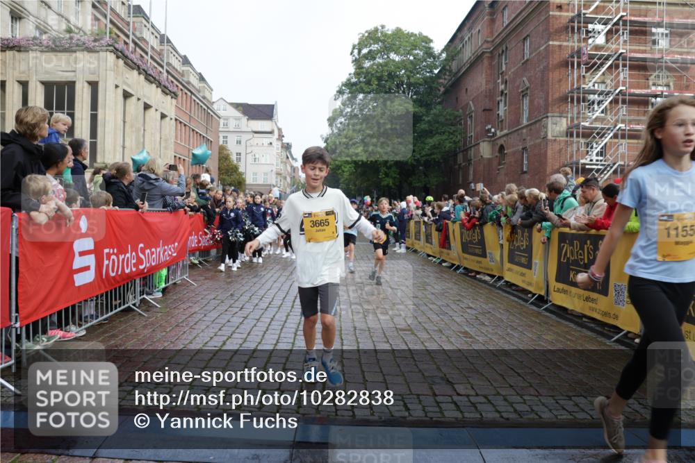 13.09.2026 - Kiel Lauf Yannick Fuchs http://msf.ph/oto/10282838 13.09.2026 08:56:46 Ziel 139, 653, 899, 1222, 1285, 1340, 1544, 2478, 3303, 3520, 3740, 4136, 4188, 4228, 4680, 4925, 5097, 5180, 5333, 5597, 6449, 6903, 8094, 8270, 8424, 8785, 9156, 9176, 9292, 9562, 9826, 10042, 10091, 10213, 11627, 11978, 12220, 12333, 12700, 26, 407, 470, 582, 758, 759, 1009, 1137, 1346, 1950, 2173, 2497, 2640, 2685, 2719, 3078, 3750, 3930, 4023, 4127, 4128, 4165, 5687, 6003, 7390, 9374, 81, 482, 2479, 2543, 3034, 3179, 6232, 7489 meine-sportfotos.de