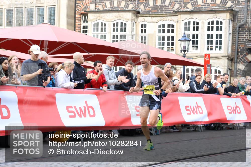 13.09.2026 - 21. swb-Marathon Bremen Strokosch-Dieckow http://msf.ph/oto/10282841 13.09.2026 10:28:37 Ziel 12272, 13501, 13635, 13593, 13624 meine-sportfotos.de