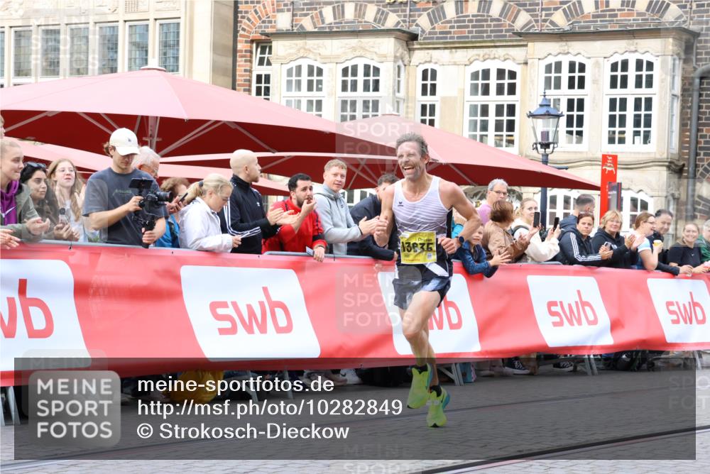 13.09.2026 - 21. swb-Marathon Bremen Strokosch-Dieckow http://msf.ph/oto/10282849 13.09.2026 10:28:37 Ziel 12272, 13501, 13635, 13593, 13624 meine-sportfotos.de
