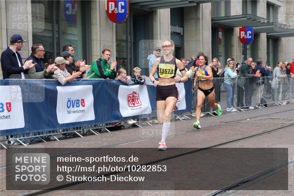 13.09.2026 - 21. swb-Marathon Bremen Strokosch-Dieckow http://msf.ph/oto/10282853 13.09.2026 10:31:55 Ziel 13543, 13564, 13582, 13632, 13638, 13639, 12457, 13533, 13536, 13573, 13618, 13643 meine-sportfotos.de