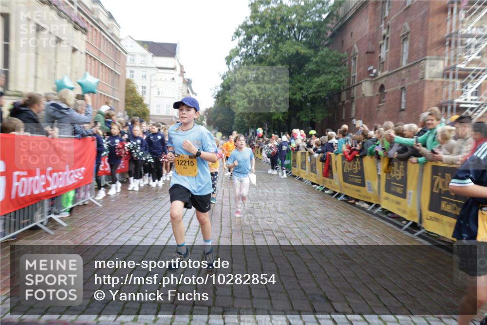 13.09.2026 - Kiel Lauf Yannick Fuchs http://msf.ph/oto/10282854 13.09.2026 08:56:48 Ziel 139, 482, 653, 899, 1222, 1285, 1340, 1544, 2478, 2479, 2543, 3303, 3520, 3740, 4136, 4188, 4228, 4558, 4680, 4901, 4925, 5097, 5180, 5223, 5333, 5597, 6903, 7927, 8094, 8270, 8424, 8785, 9156, 9176, 9292, 9307, 9562, 9826, 10042, 10213, 10603, 11627, 11978, 11986, 12154, 12220, 12333, 12700, 26, 407, 470, 582, 758, 759, 1009, 1137, 1346, 1950, 2173, 2497, 2640, 2685, 2719, 3078, 3520, 3750, 3930, 4023, 4127, 4128, 4165, 4188, 5687, 6003, 81, 3034, 3179, 6232, 7489 meine-sportfotos.de