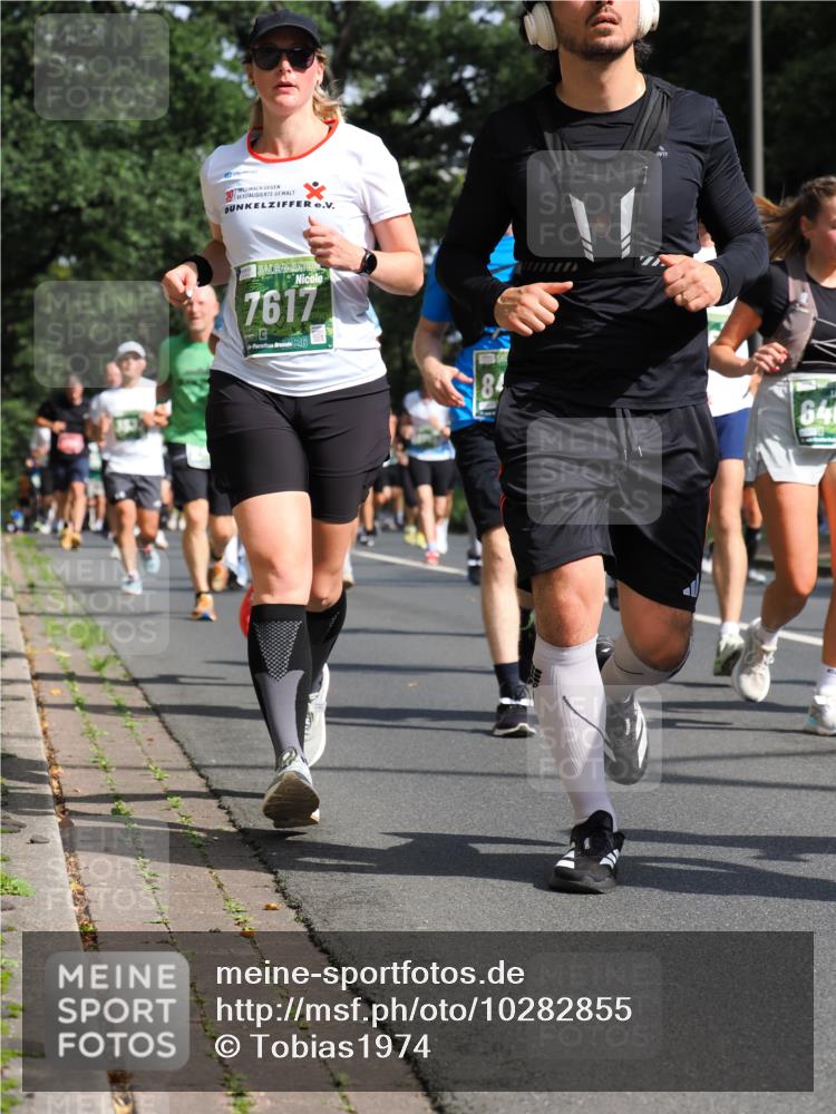 13.09.2026 - 21. swb-Marathon Bremen TobiasT http://msf.ph/oto/10282855 13.09.2026 12:03:05 Laufen 30, 7617, 26, 64 meine-sportfotos.de