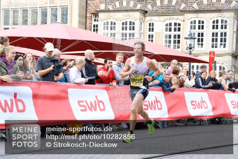 13.09.2026 - 21. swb-Marathon Bremen Strokosch-Dieckow http://msf.ph/oto/10282856 13.09.2026 10:28:37 Ziel 12272, 13501, 13635, 13593, 13624 meine-sportfotos.de