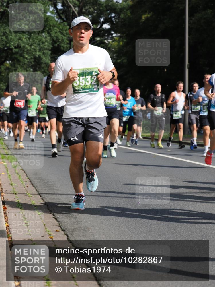 13.09.2026 - 21. swb-Marathon Bremen TobiasT http://msf.ph/oto/10282867 13.09.2026 12:03:10 Laufen 1788, 3532 meine-sportfotos.de